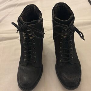 Born Gosford lace-up ankle boots. Size 6. Like new condition.